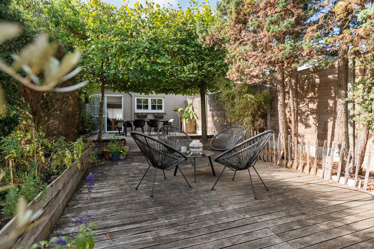 Instapklaar, ruim huis met 4 slaapkamers en tuin te koop in Schoten! foto 16