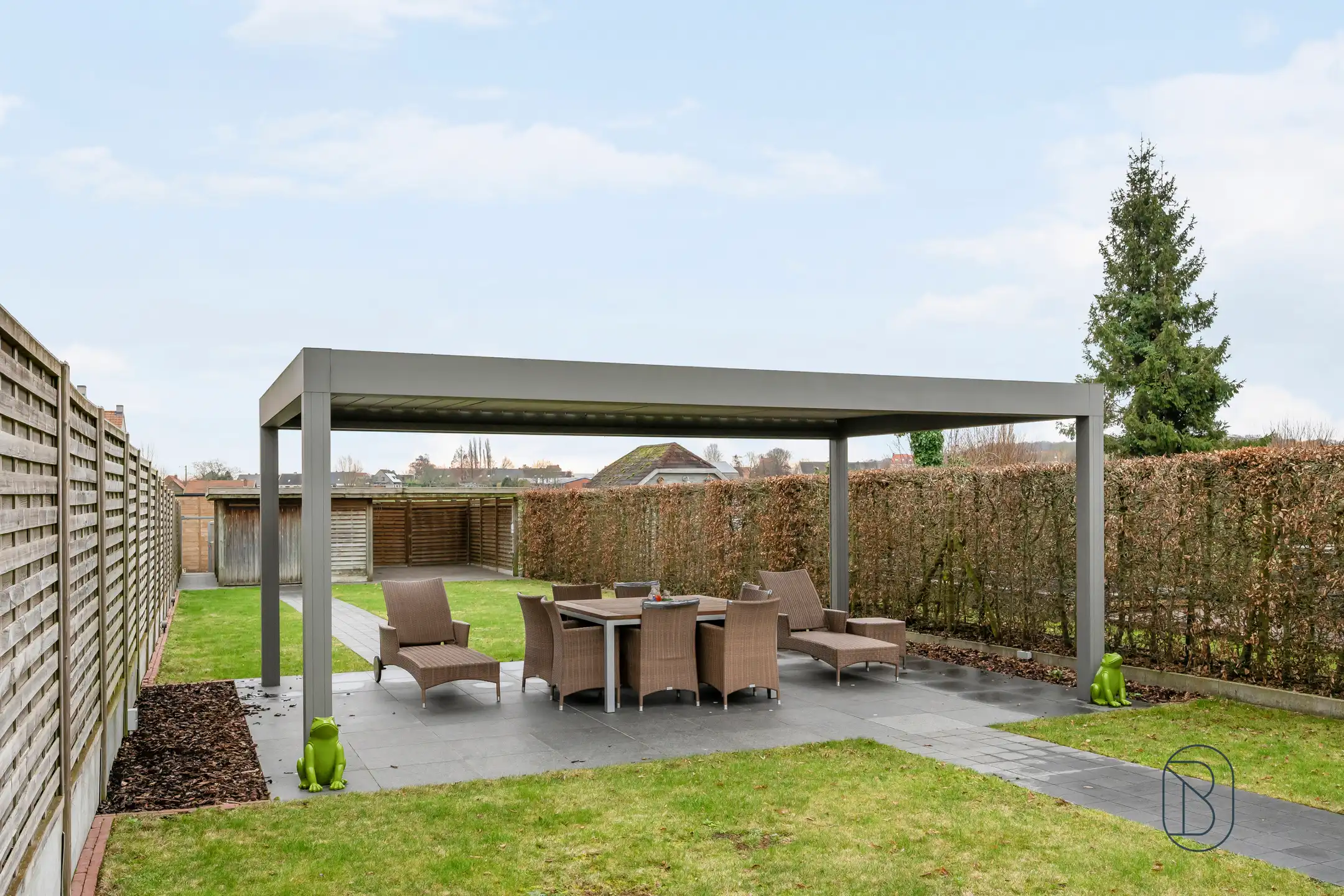 Topgelegen handelspand met woonst foto 26