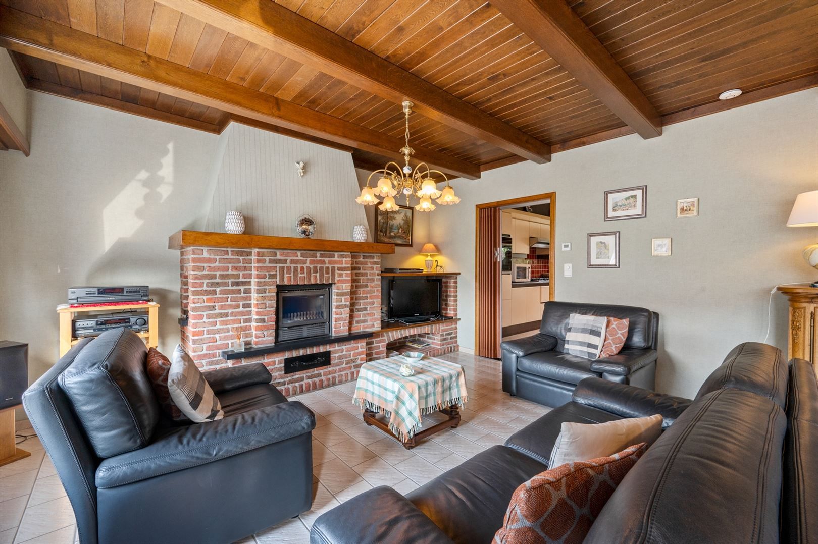 Laagbouwwoning met 3 slaapkamers op ca. 2.252m2 foto 9