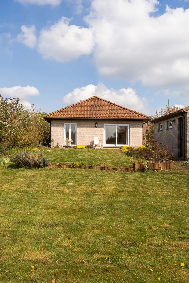 Gelijkvloerse open bebouwing met onderhoudsvriendelijke tuin foto 18