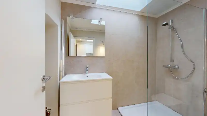 Instapklare vernieuwde woning van 115m² met koer-terras 18m² foto 10