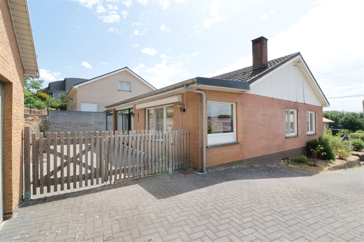 Uniek gelegen woning met 1 grote en 2 kleine slpk., rustige tuin foto 3