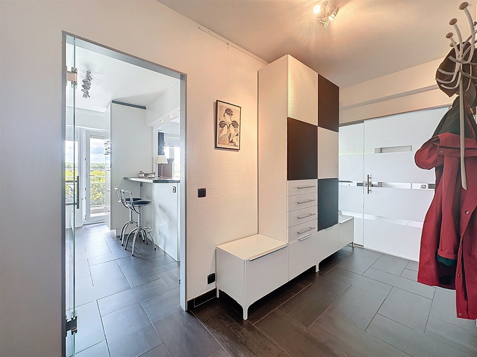 Ruim en lichtrijk 3 slpk hoekappartement met een fantastisch uitzicht. foto 8