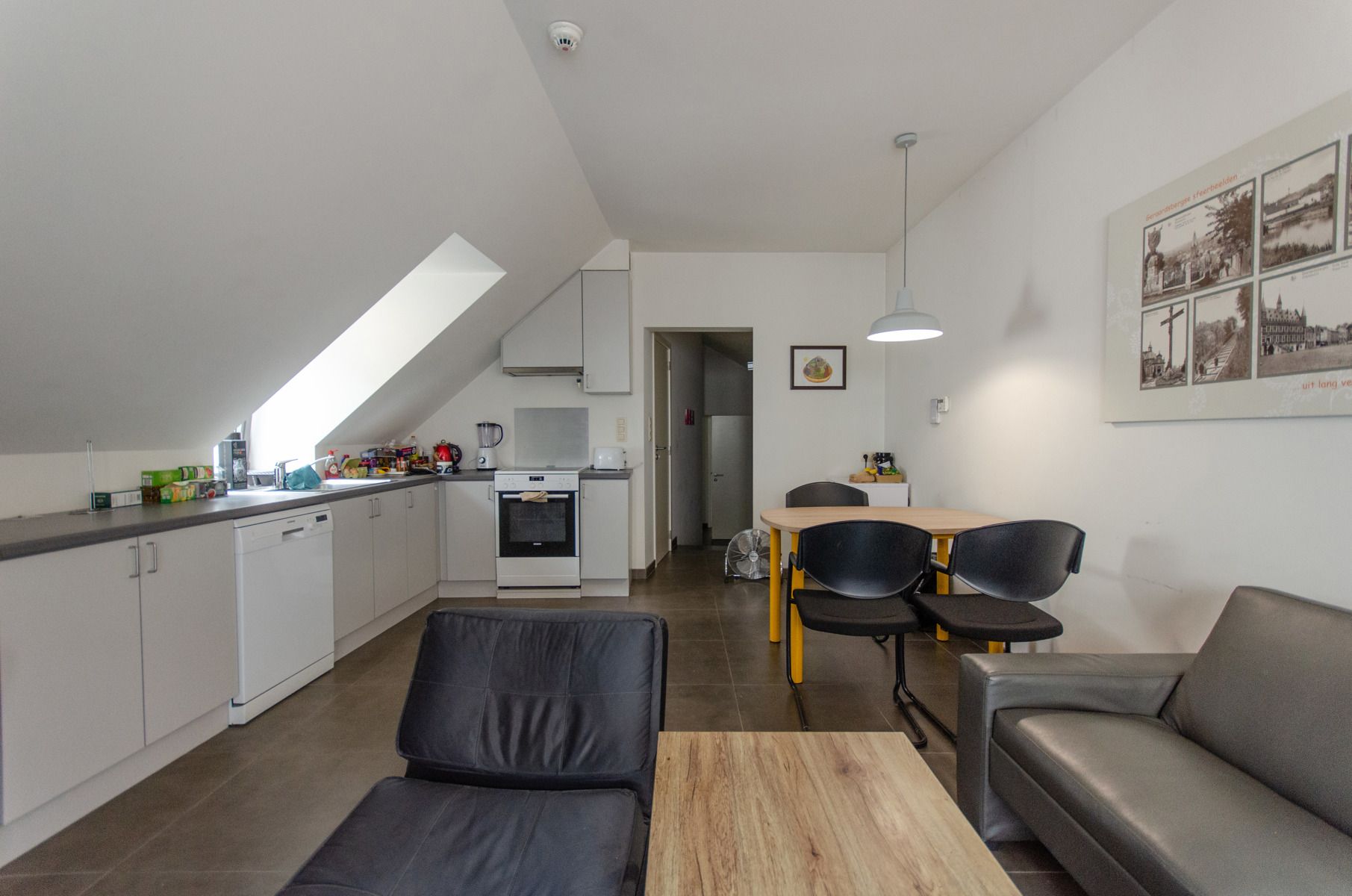 Uniek pand: 2 appartementen, 3 gastenkamers + tuin foto 16