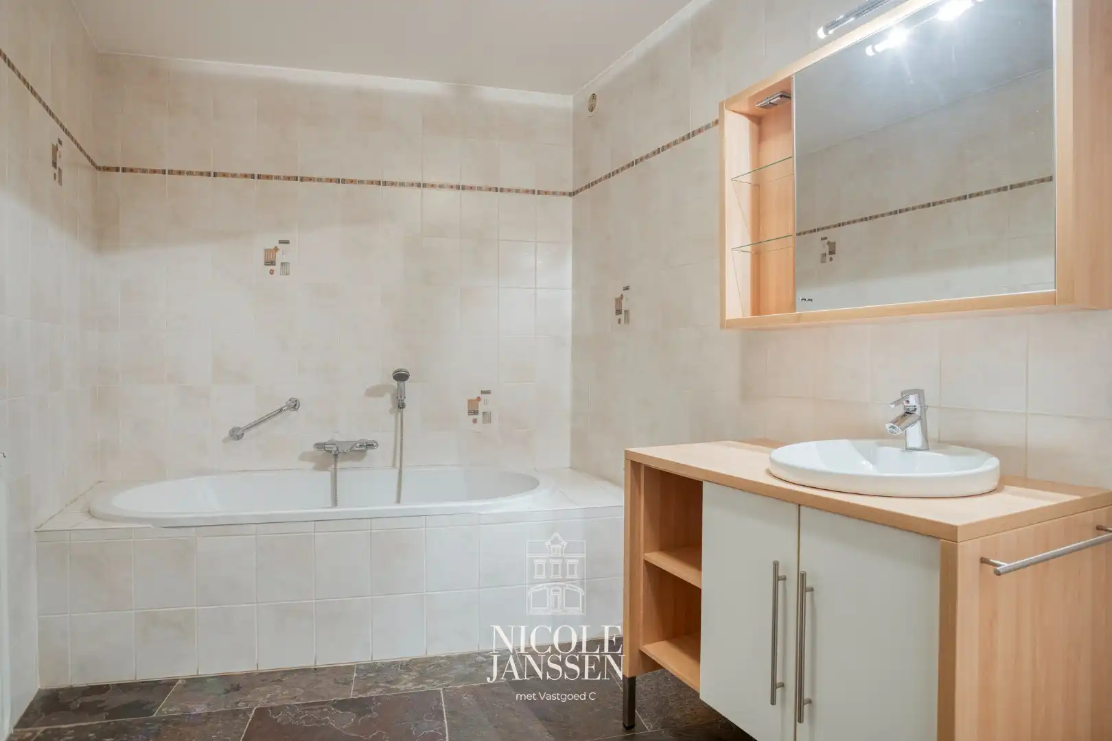Gelijkvloers ruim appartement  foto 13