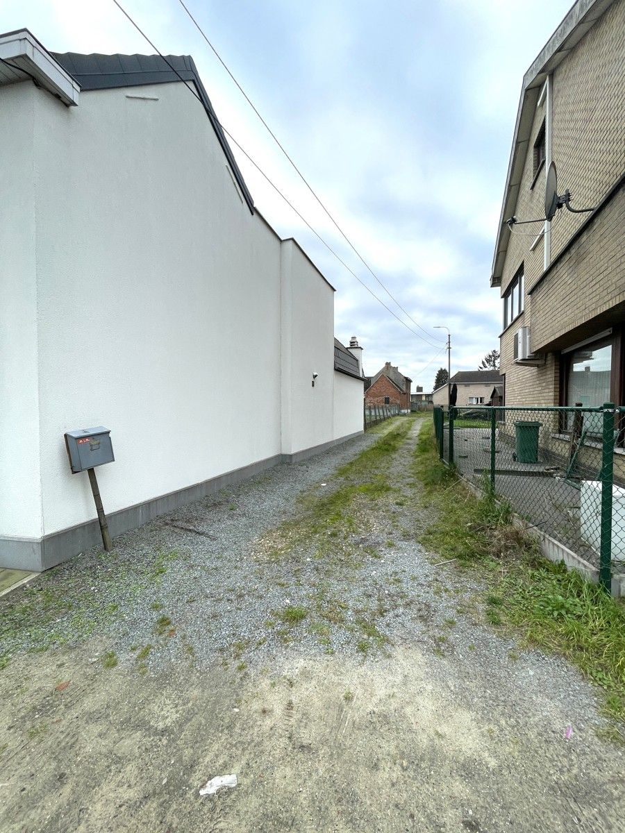 Ruim perceel bouwgrond van 847m² in het hart van Berlare foto 5