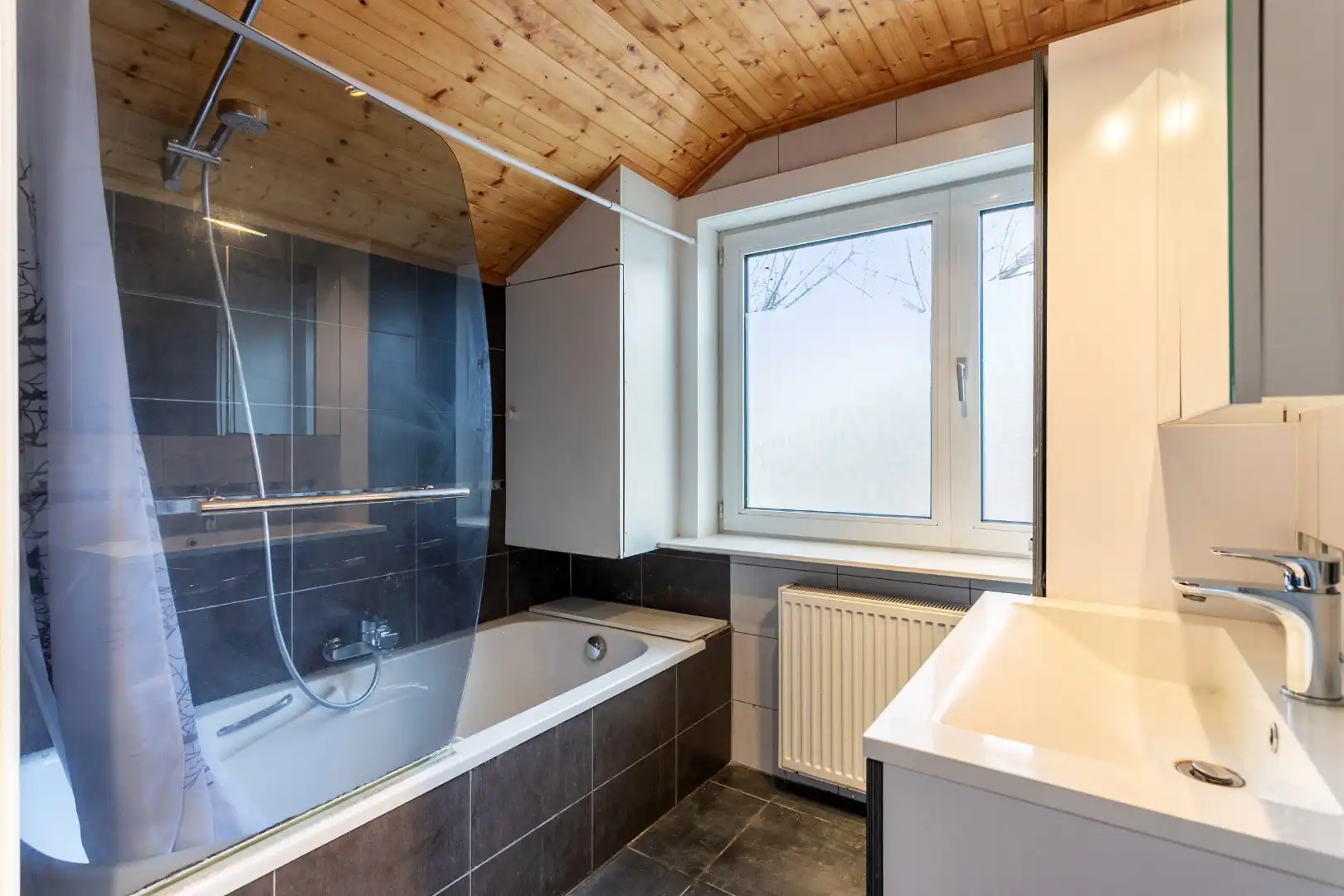 Solide woning met 3 slpks, tuin en garage te Buizingen foto 17