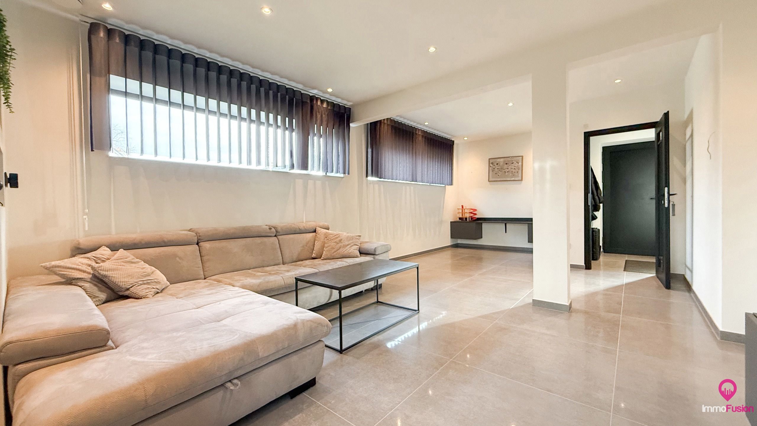 Instapklare, volledig gerenoveerde woning met 4 slaapkamers! foto 3