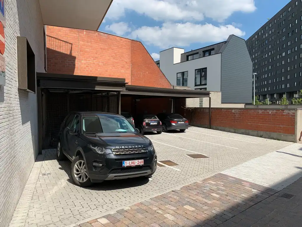 Centraal gelegen gloednieuwe handelsruimte in commercieel hart Waregem foto 2