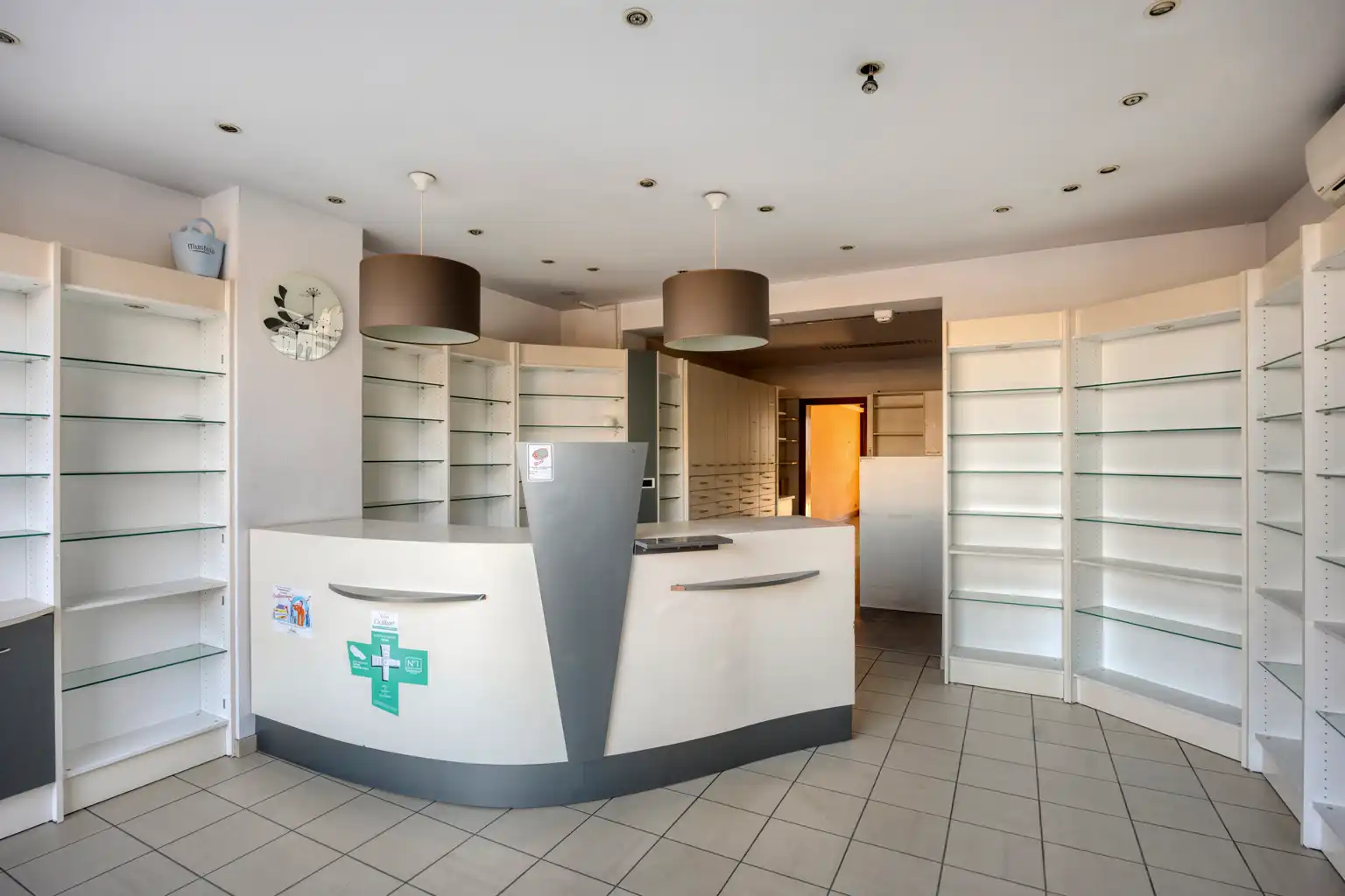 Uitstekend gelegen handelshuis met duplexwoonst  foto 3