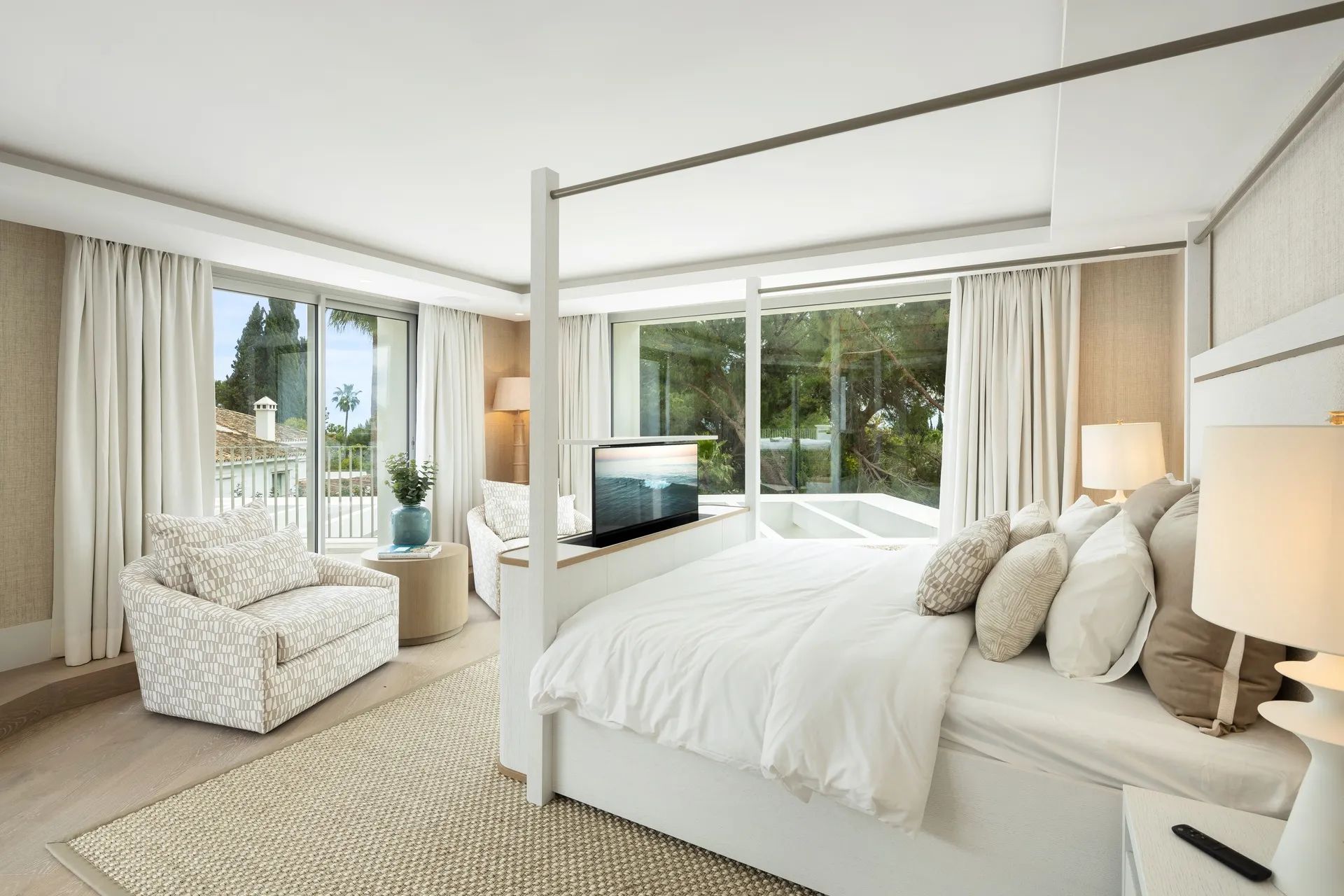Iconische villa in Marbella’s toplocatie – instapklaar meesterwerk met tennisbaan, spa en cinema foto 9