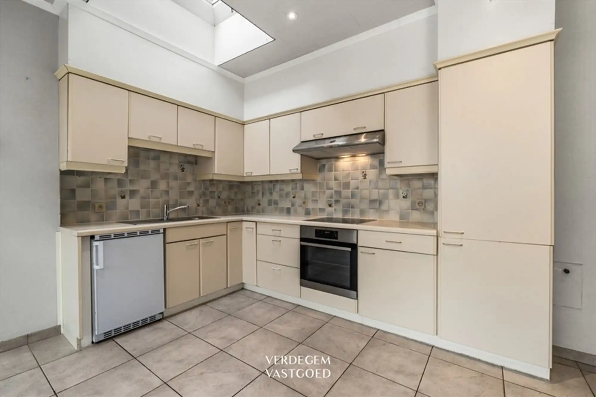 Opbrengsteigendom met 2 appartementen en 4 garages in het centrum van Sleidinge  foto 21