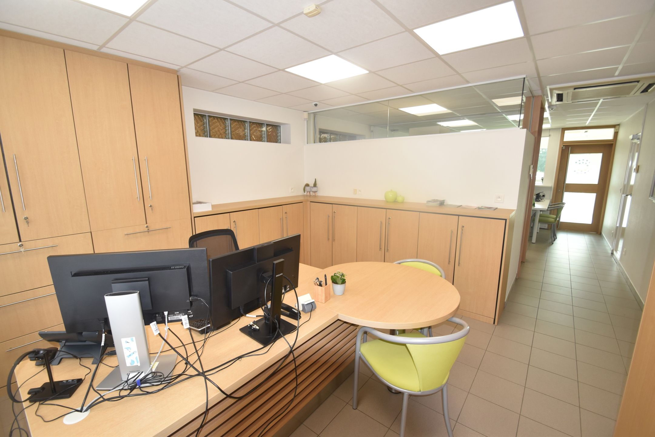 Instapklare villa/bungalow met aansluitend een kantoorruimte/handelsgelijkvloers op ruim perceel van +/- 30 are. Meerdere parkeerplaatsen foto 34