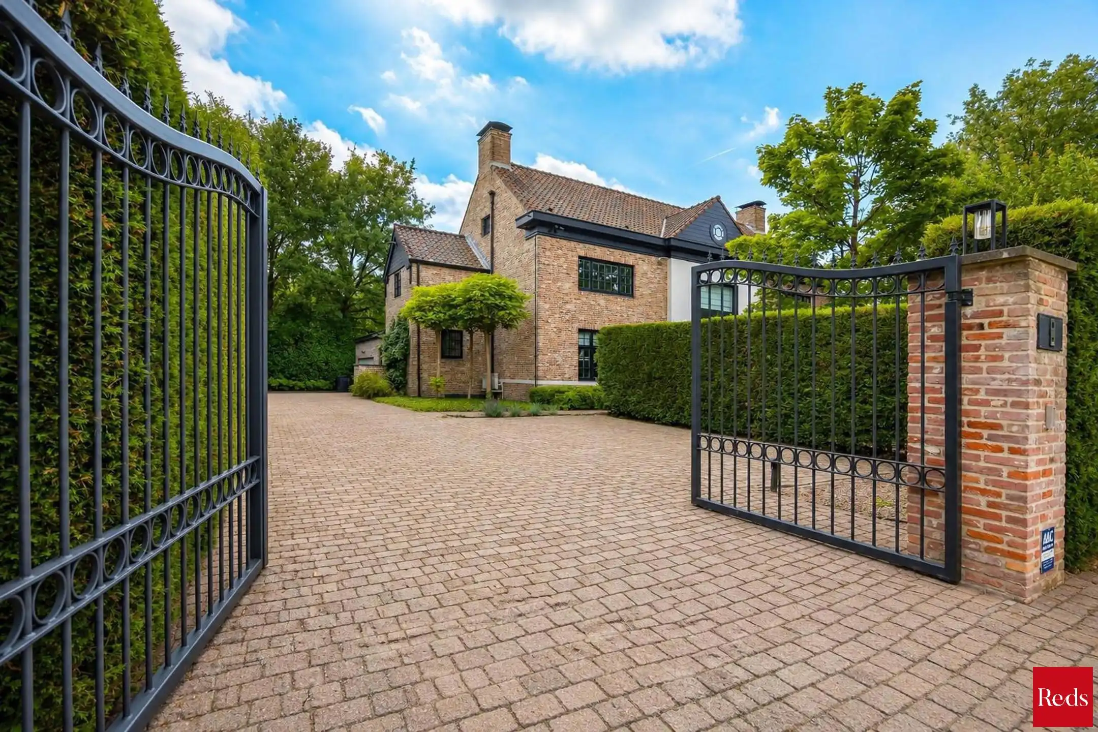 Prestigieuze villa met zwembad op 3.528 m² op toplocatie! foto 2