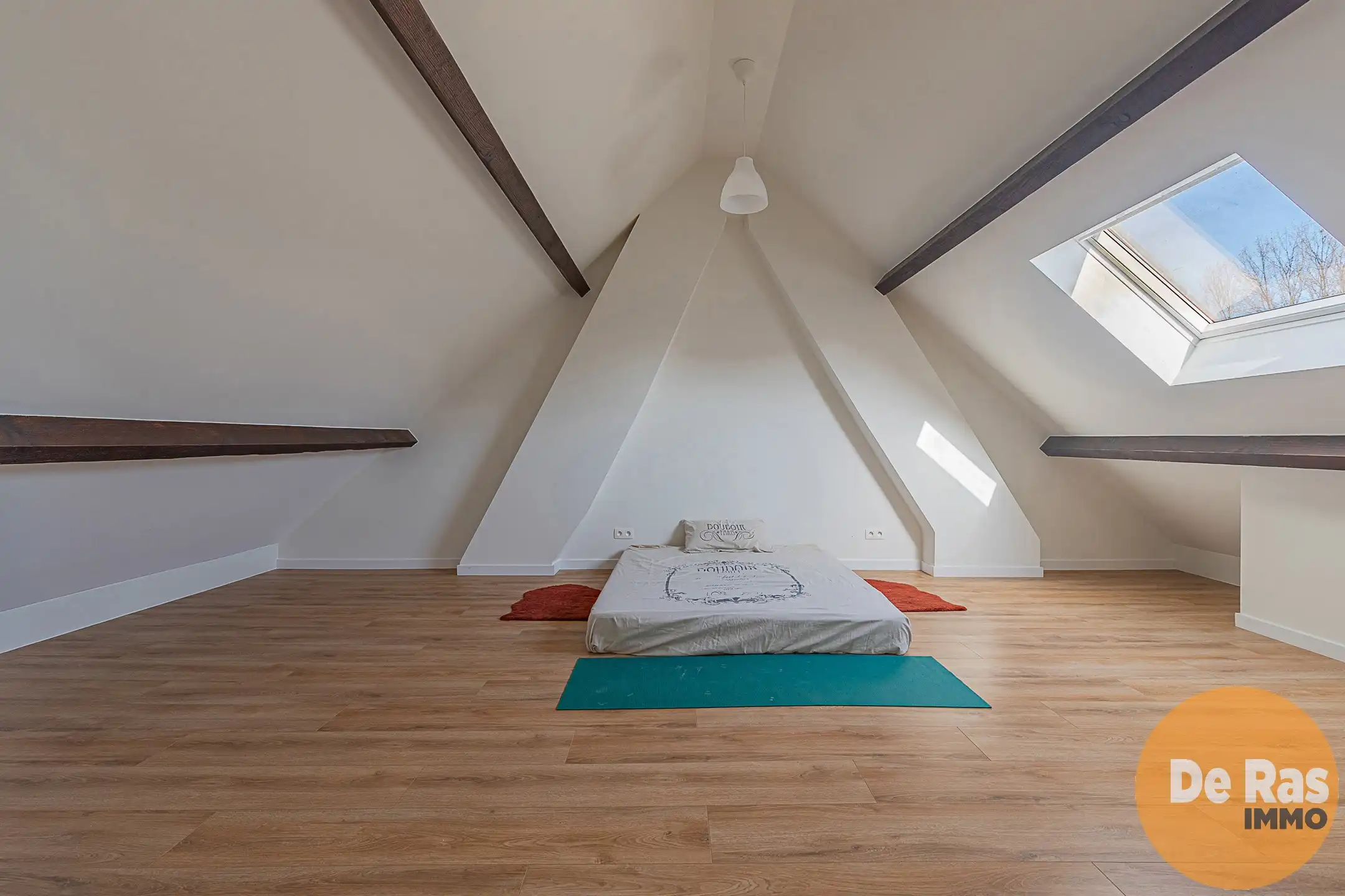 HERZELE- Recent gerenoveerde woning op centrale locatie  foto 23