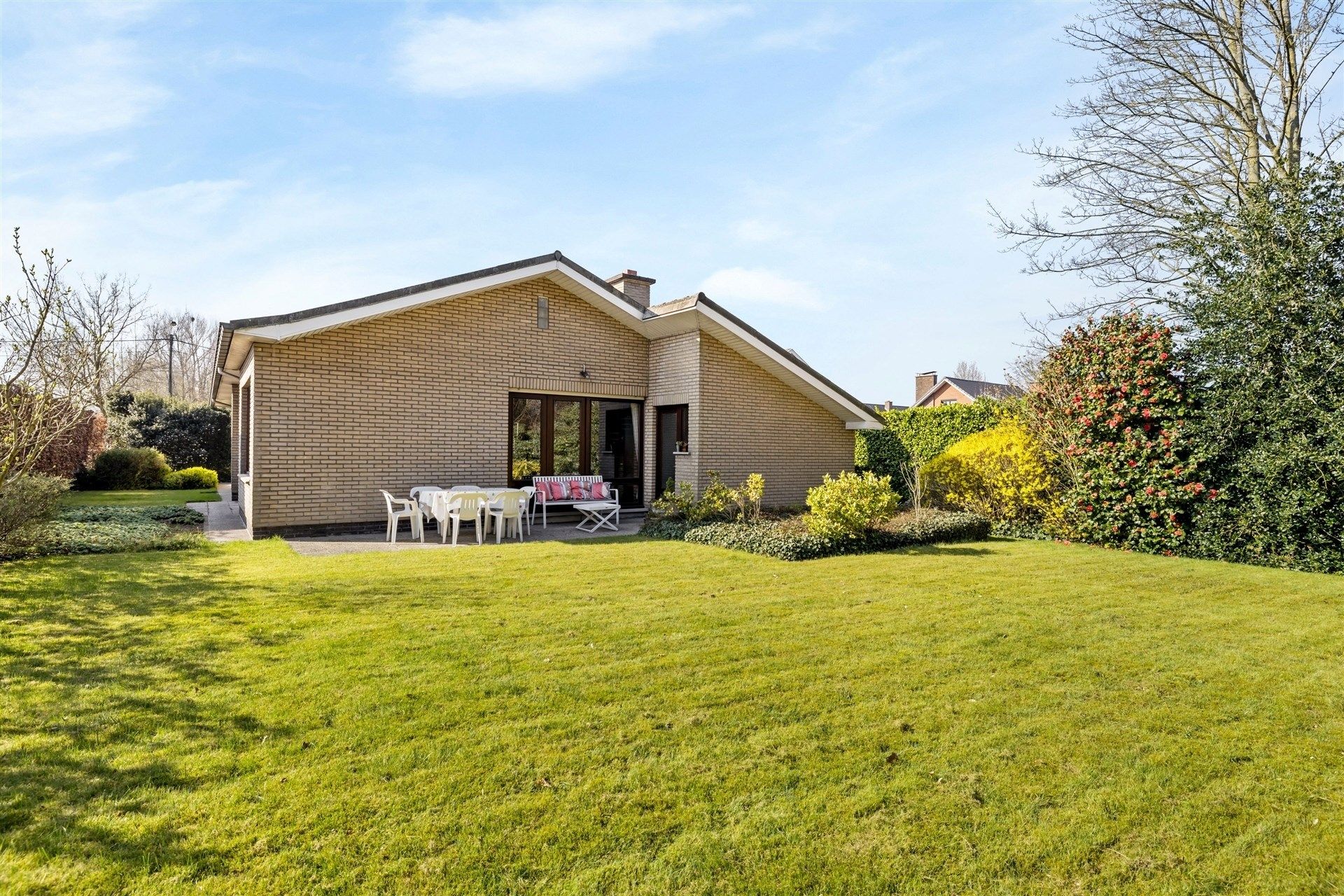 Uitstekend gelegen gezinswoning (type bungalow) met 4 slaapkamers, garage en een aangename tuin (1.067m²) foto 28