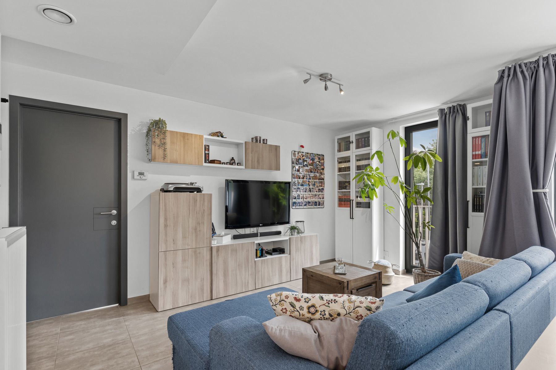 Modern 1-slpk. appartement met terras en parking foto 10