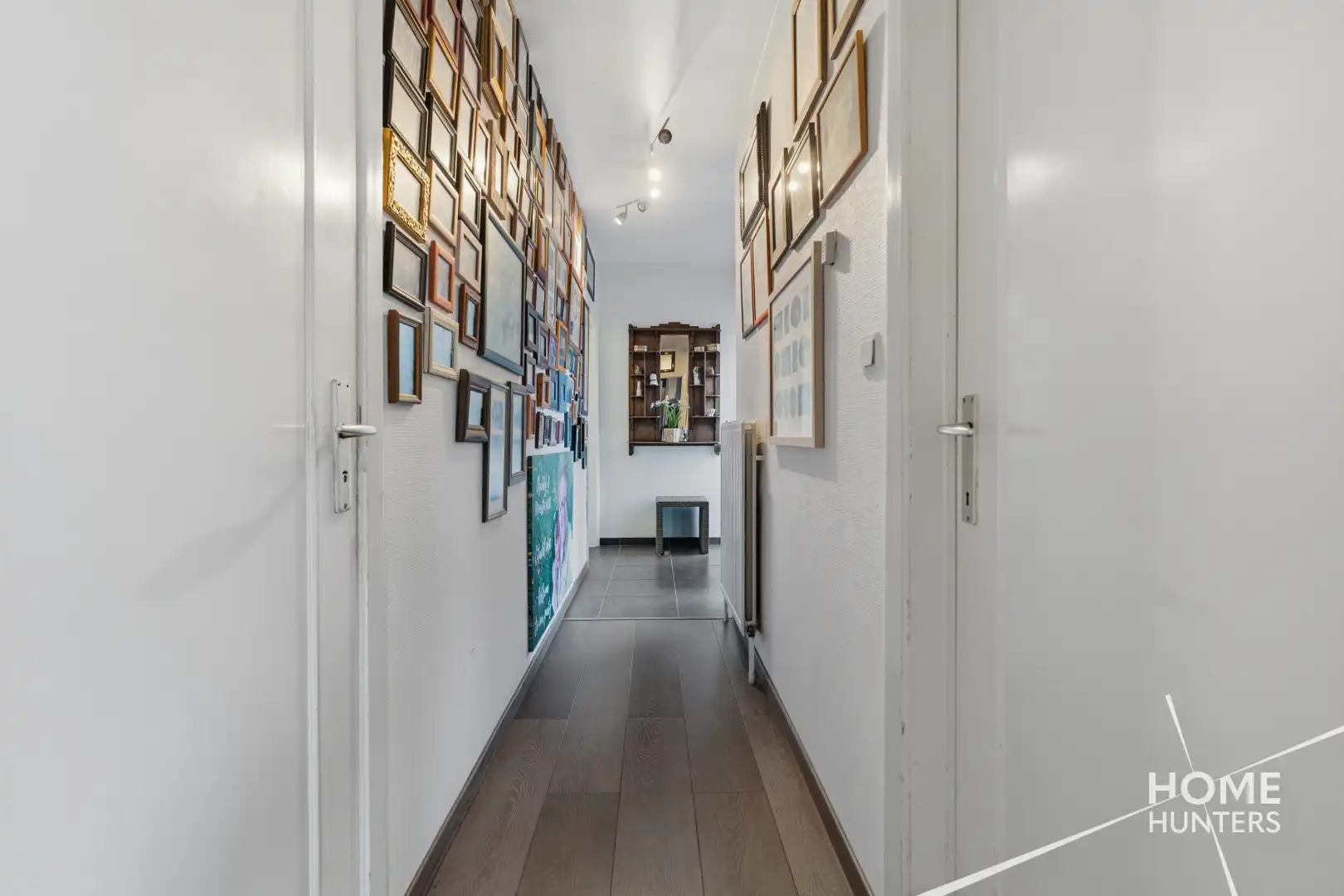 RUSTIG GELEGEN BUNGALOW MET RUIME TUIN EN VEELZIJDIGE KELDERRUIMTE foto 18
