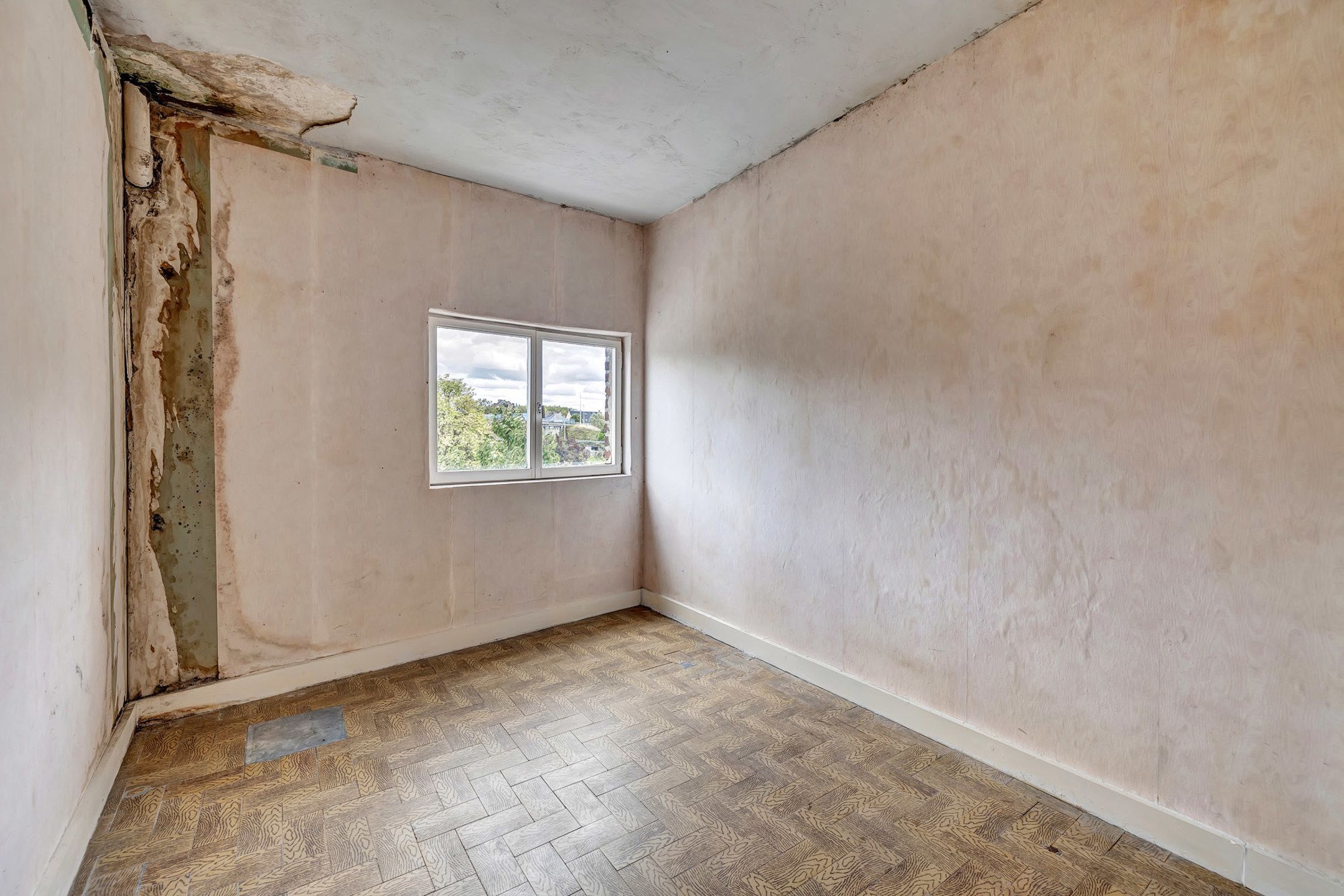 Charmante te renoveren woning met 4 slpks en tuin foto 19