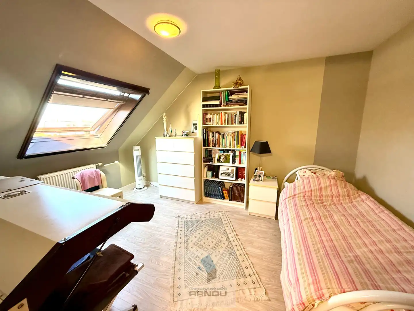 Verzorgde gezinswoning met 3 slaapkamers, gezellige tuin en inpandige garage foto 8