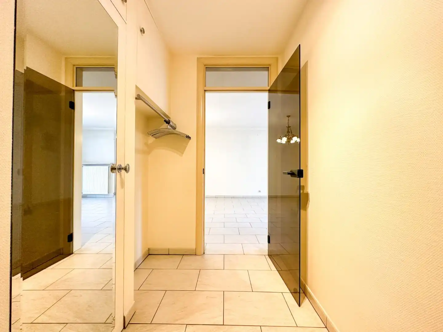 Instapklaar 2-slaapkamer appartement met 2 terrassen (en garage), topligging Torhout. foto 10