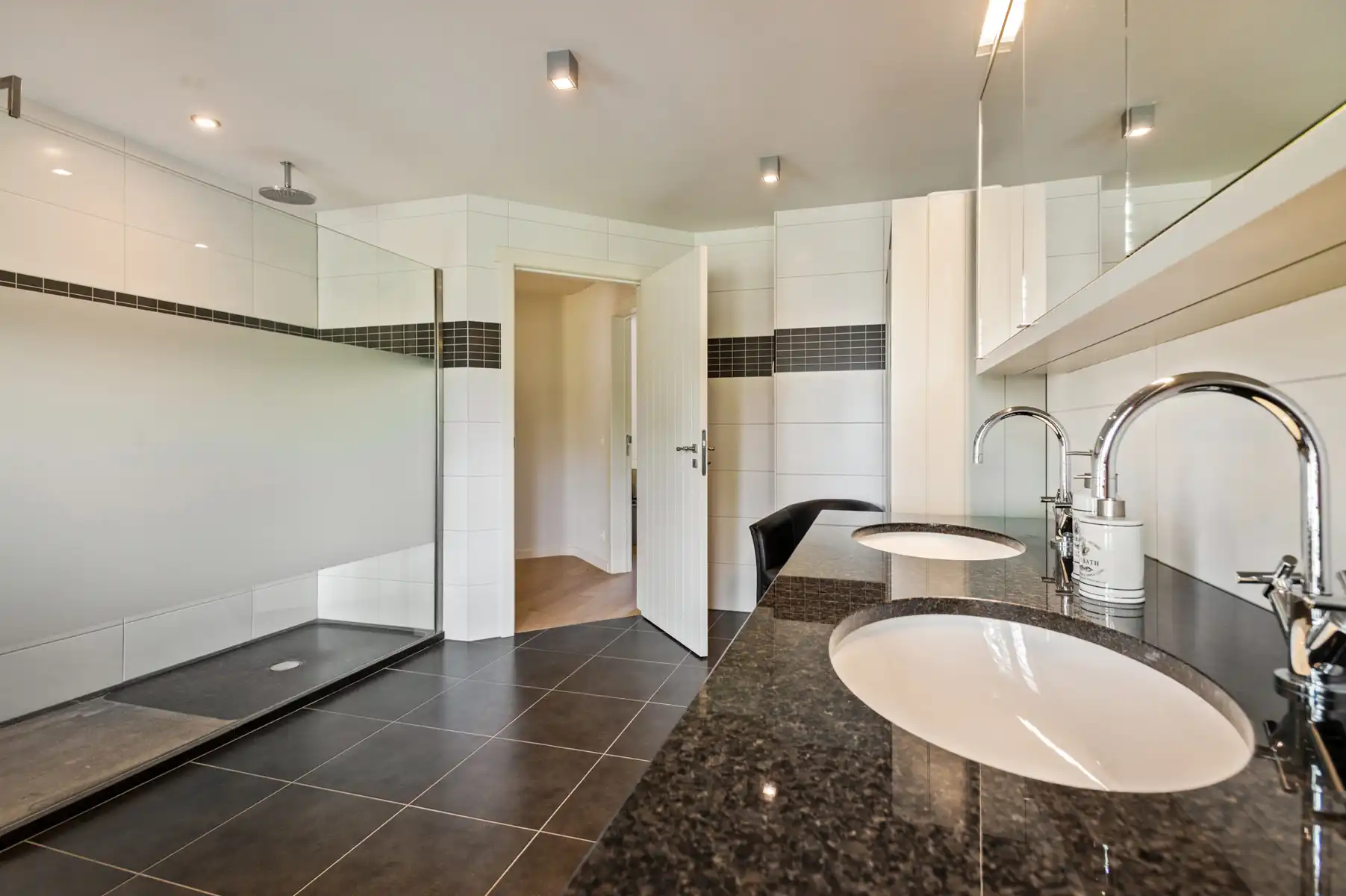 Ruime villa 570 m² met zwembad op 1575 m²  foto 32