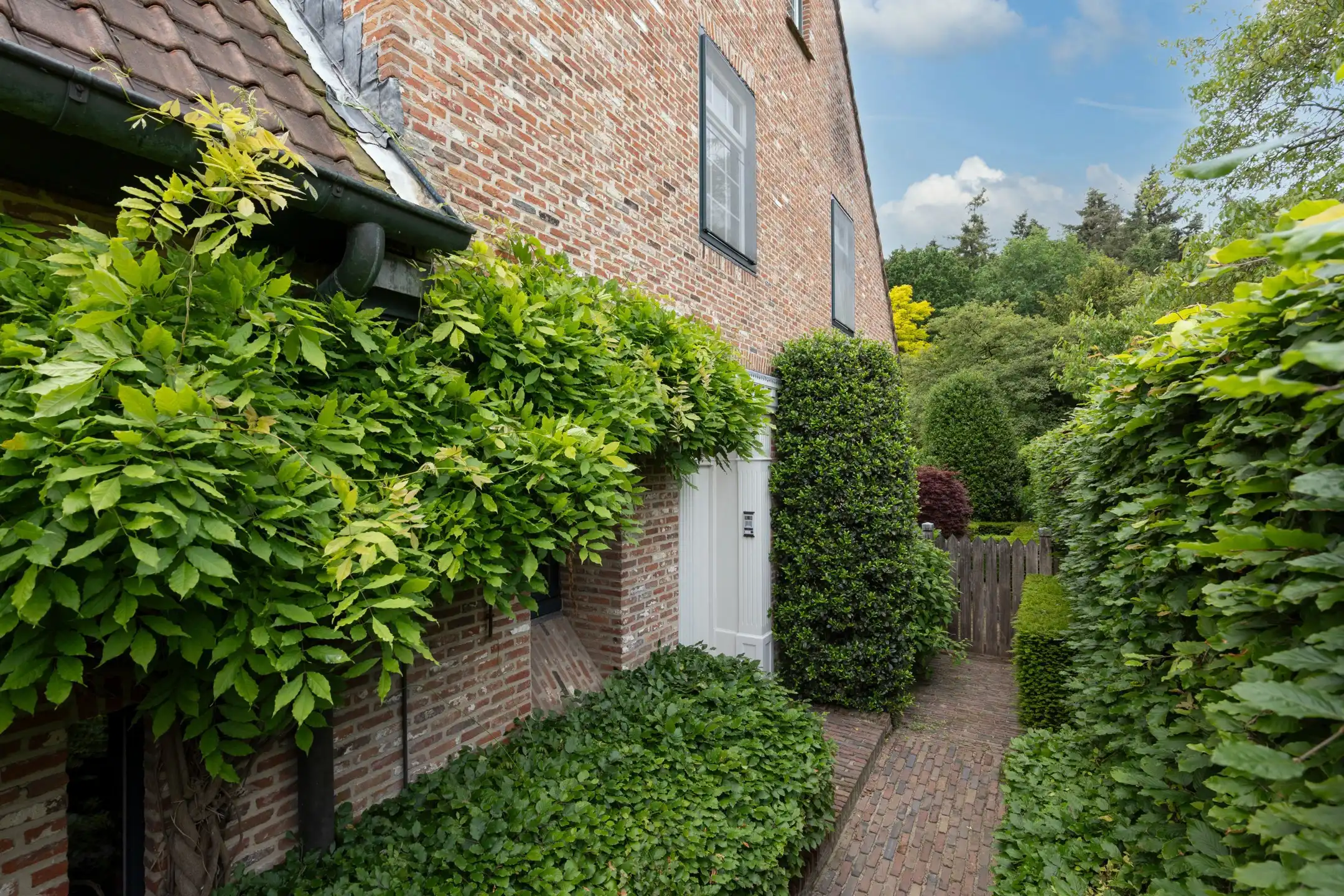 Villa met kantoor en 5 slpk. in groene rand van Turnhout foto 2