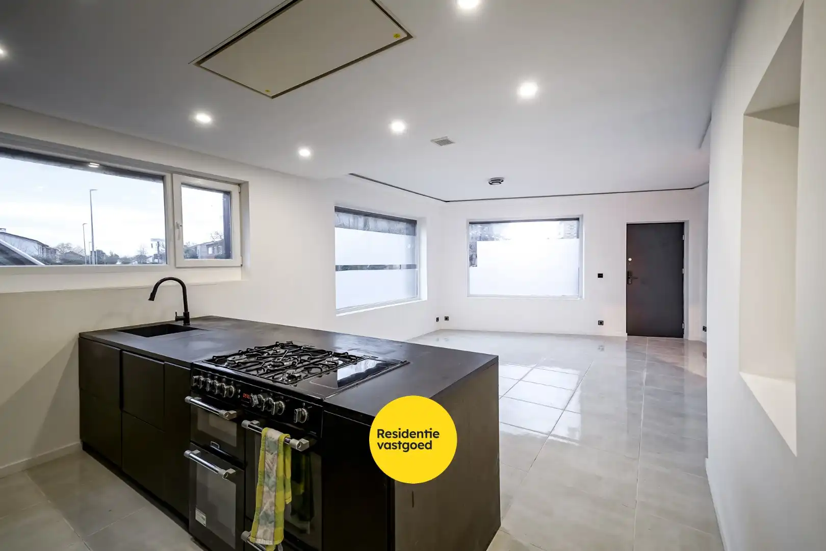 Recent gerenoveerde hoekwoning met garage, koer én dakterras in Stene foto 7