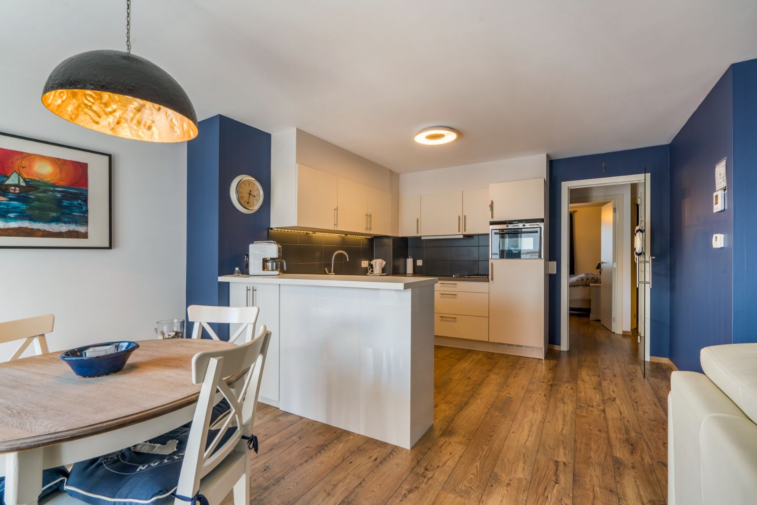 Centraal gelegen appartement met 2 slaapkamers foto 3