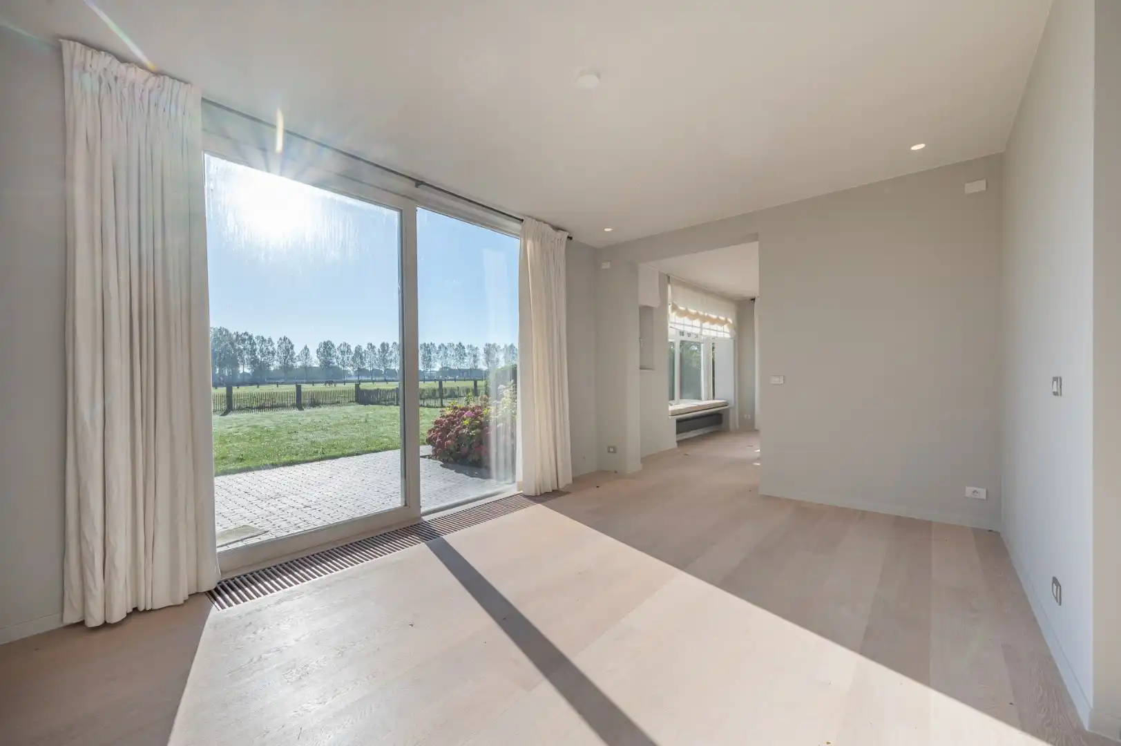 Exclusieve alleenstaande villa met panoramisch zicht over de Polders foto 4