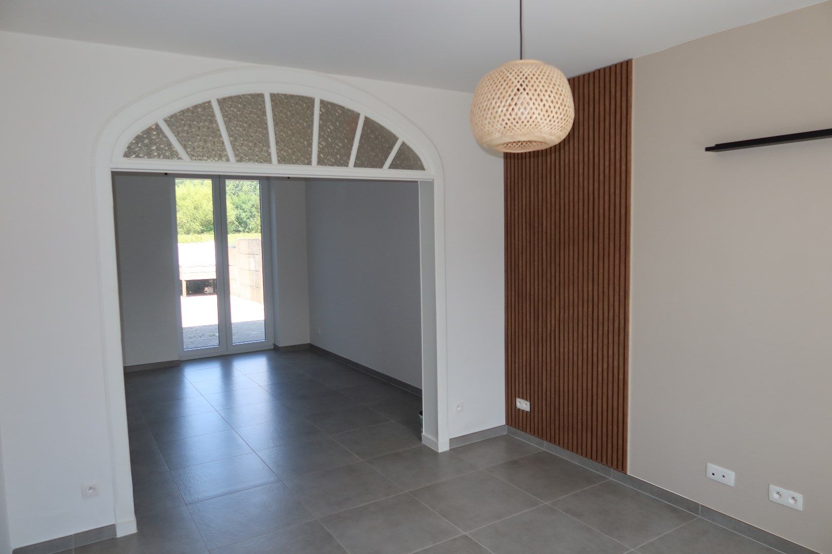 Gezellige en instapklare woning met 2 slk en grote tuin foto 2