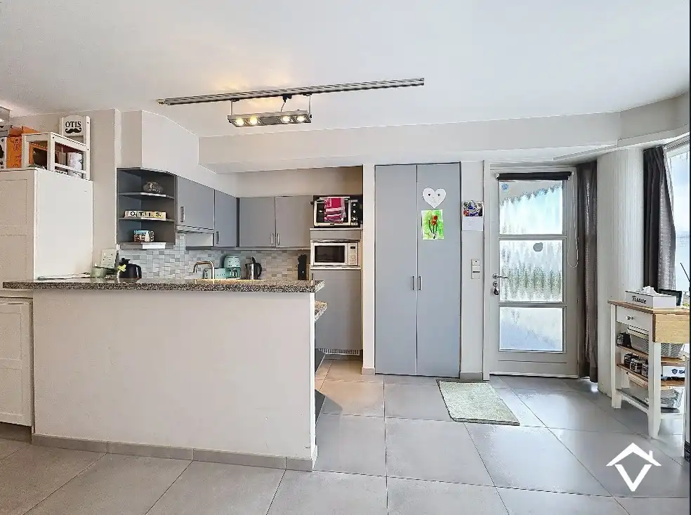 Volledig gerenoveerd handelspand met woonst en garage te Koekelare foto 11