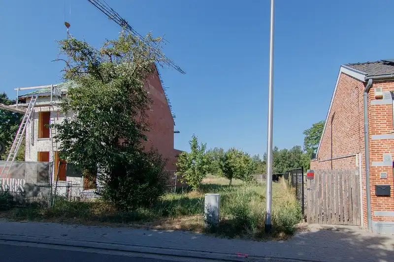 BOUWGROND HALFOPEN BEBOUWING IN GROENE OMGEVING foto 3