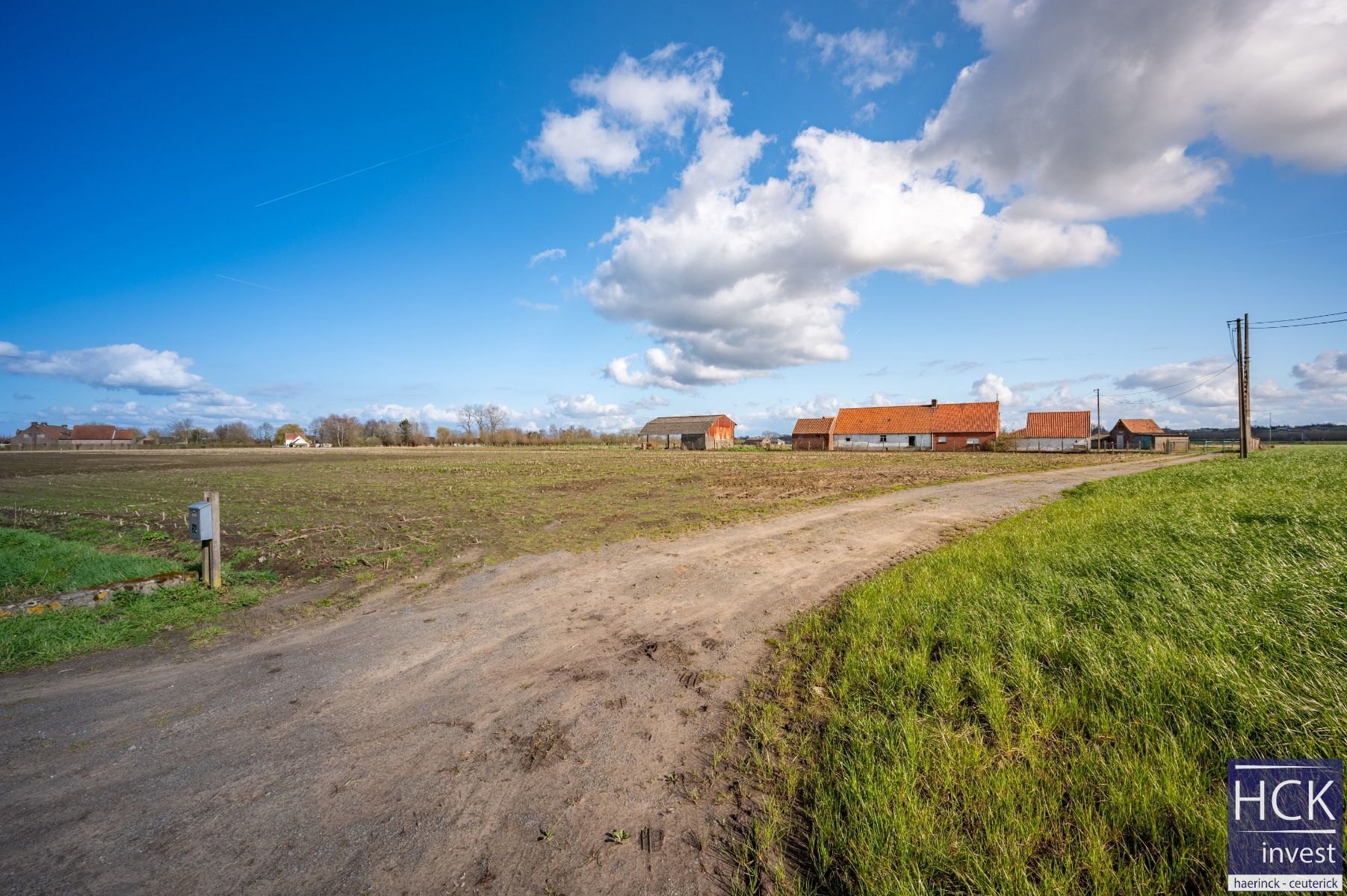 KRUISHOUTEM - Hoeve met woonhuis, landgebouw en hangaar op 2ha 67a foto 1