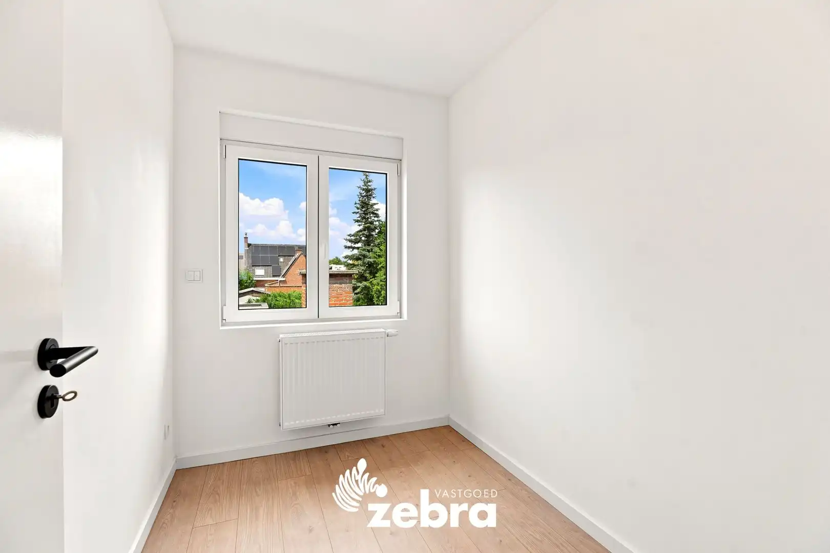 Gerenoveerde woning met uitweg op een rustige ligging in Izegem! foto 14