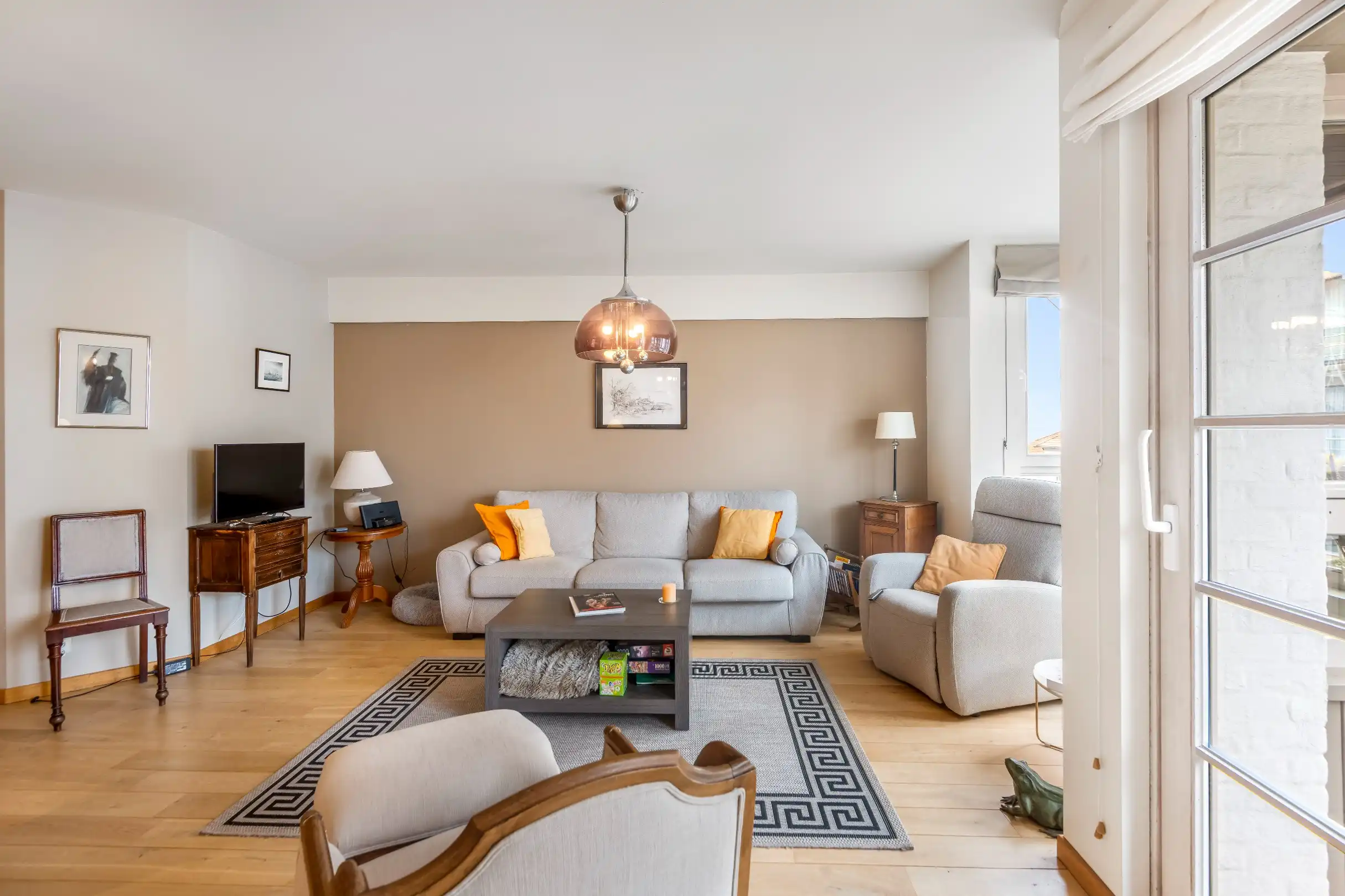 Verzorgd, zuidgericht  gemeubeld appartement gelegen vlakbij de Lippenslaan en de Dumortierlaan foto 6