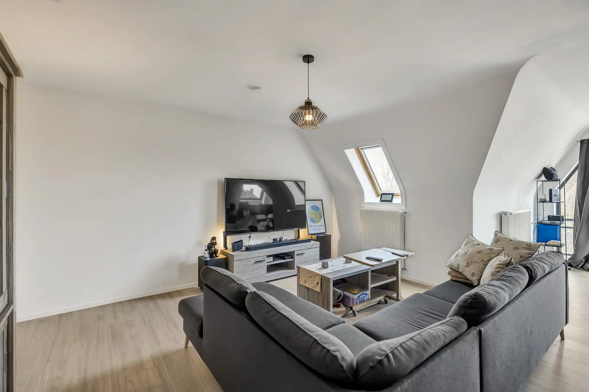 Gerenoveerd appartement met twee slaapkamers en staanplaats foto 8