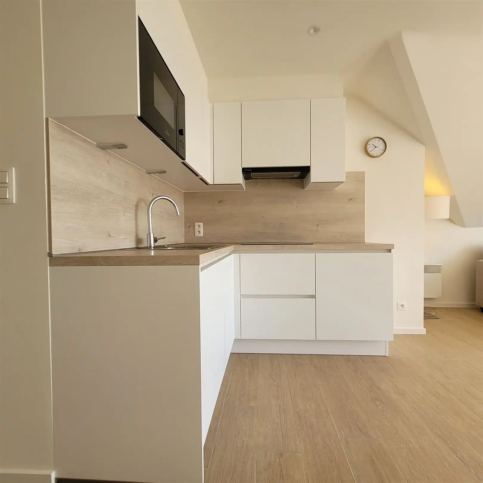 Lichtrijke studio met gemeenschappelijk buiten zwembad foto 7