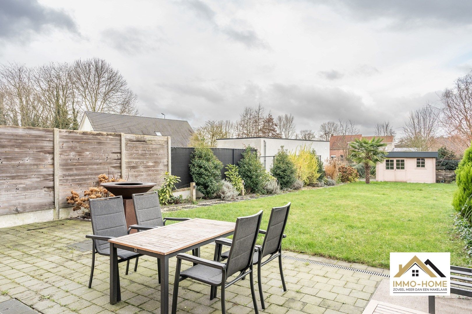 Ruime recente woning in pastorij stijl foto 12