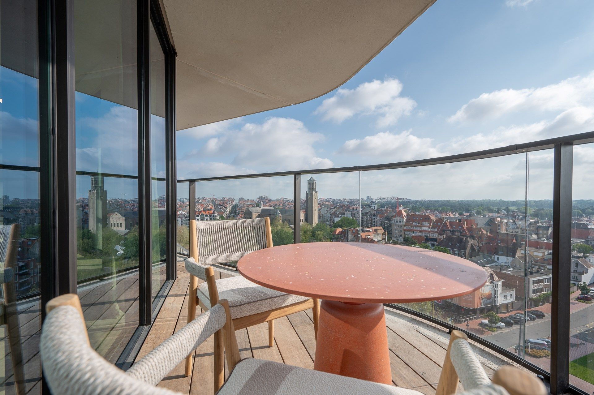 Luxueus appartement met zeer ruim terras gelegen in de exclusieve residentie The Tower. foto 17