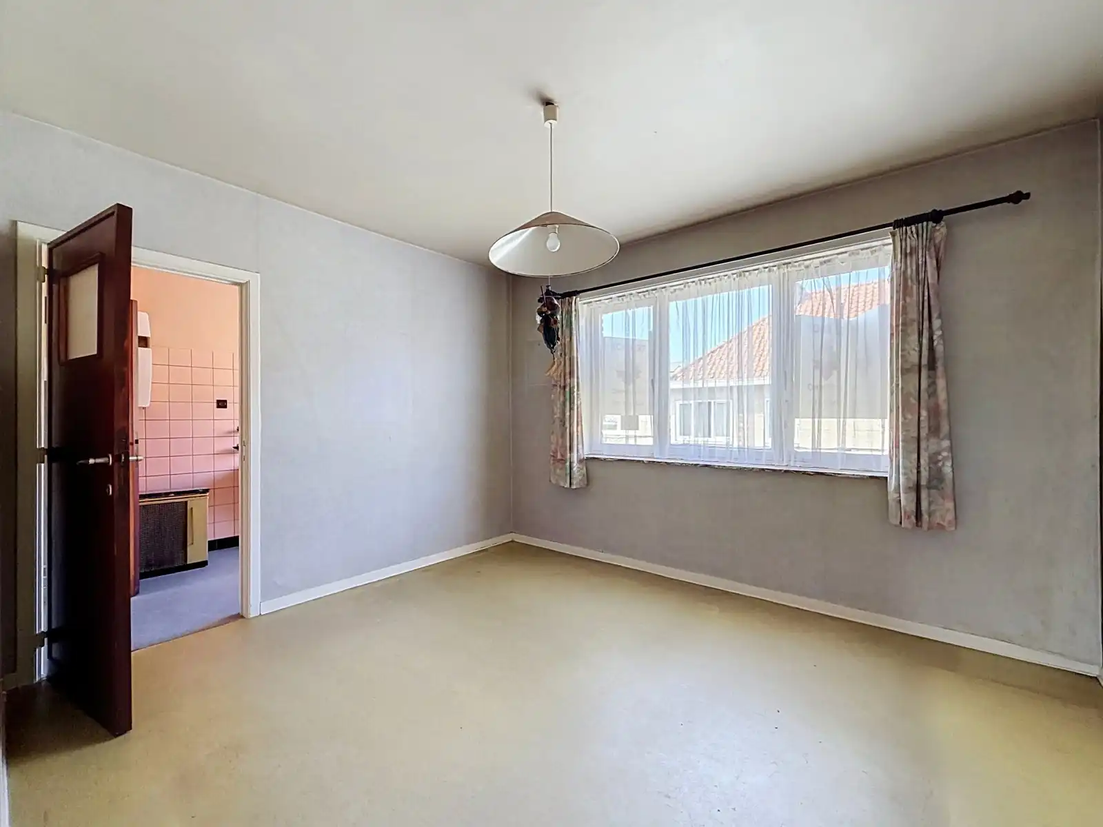 Woning met 4 SLPK, Tuin, Garage én mooi renovatiepotentieel! foto 9