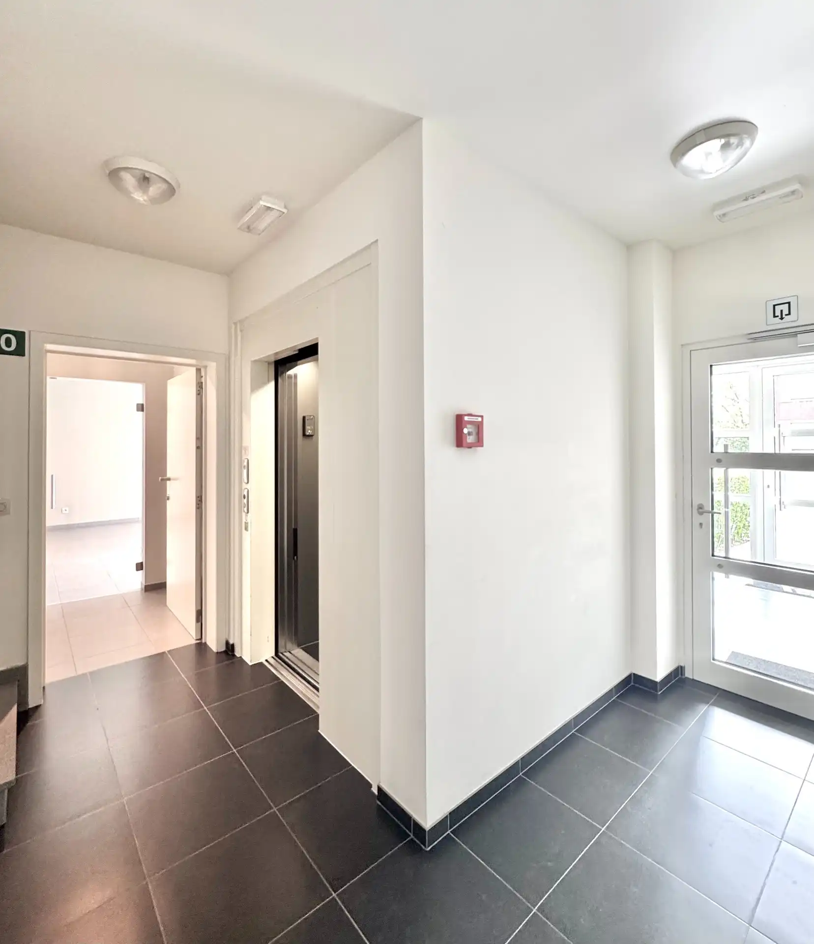 GELIJKVLOERS APPARTEMENT | VOOR- EN ACHTERTUIN | 2 KAMERS | GARAGE | 140 M² foto 9