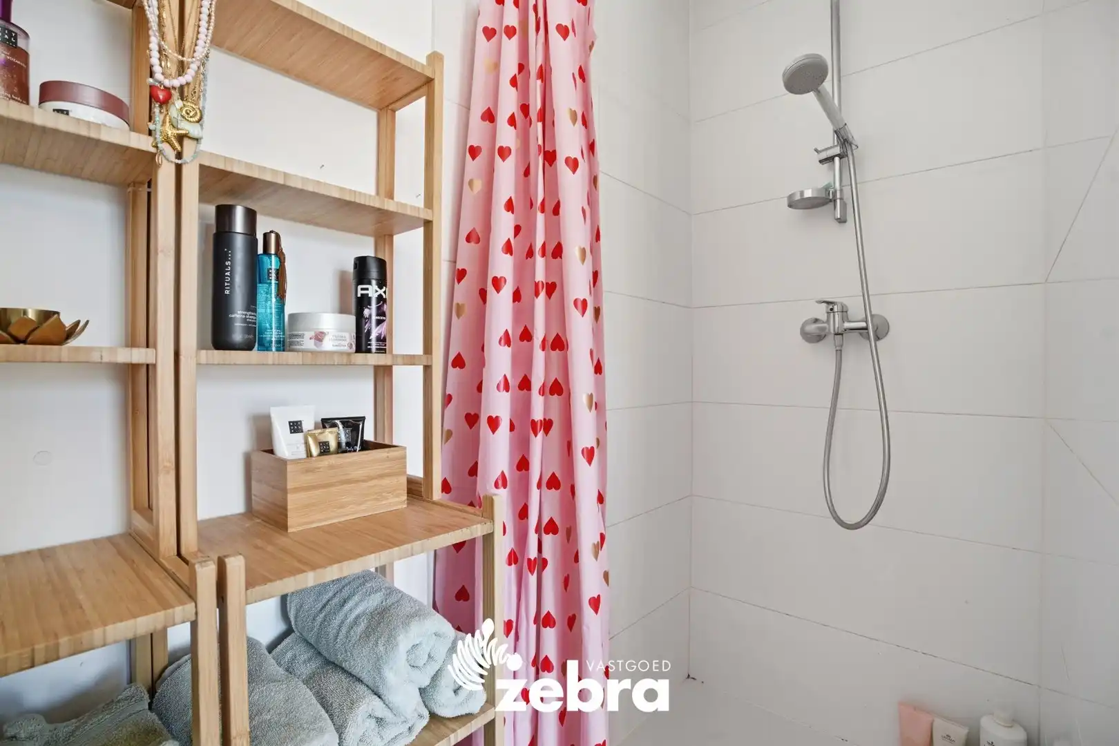 Instapklare, volledig gerenoveerde woning in Tielt met tuin, terras en uitweg! foto 21