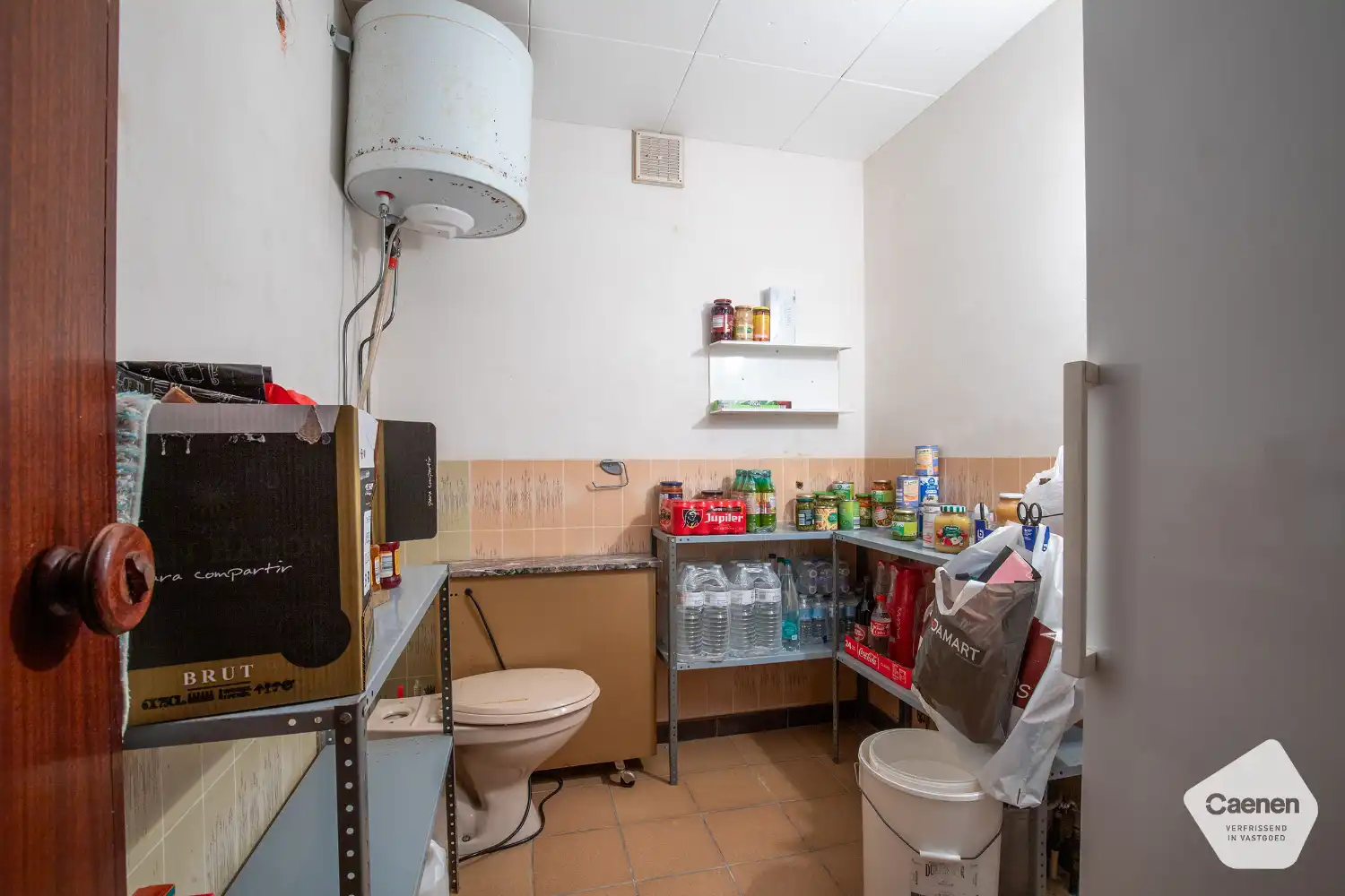 Ruime gezinswoning met inpandige garage op een rustige locatie foto 9