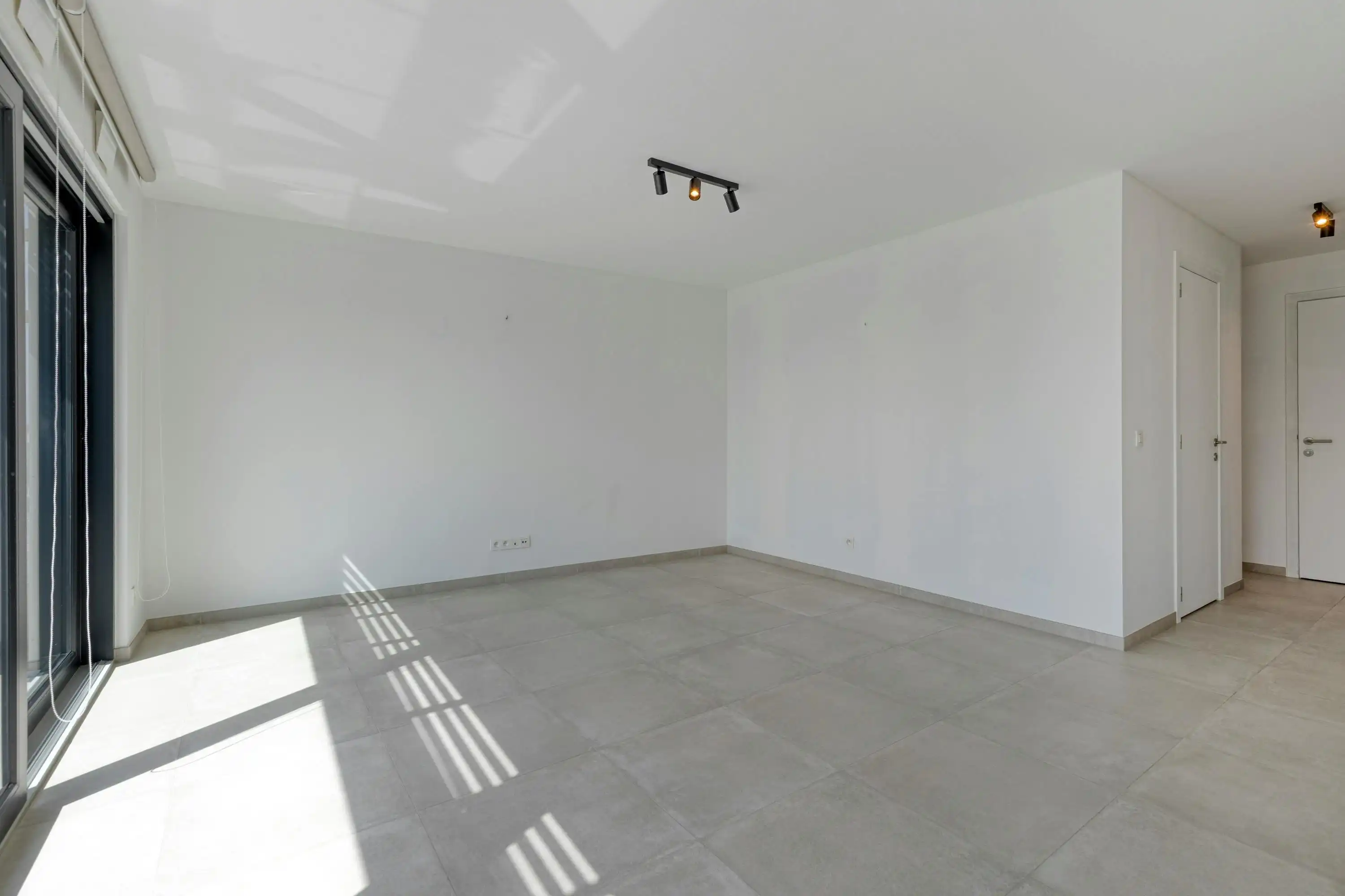 Appartement met één slaapkamer en ruim terras over het water foto 11