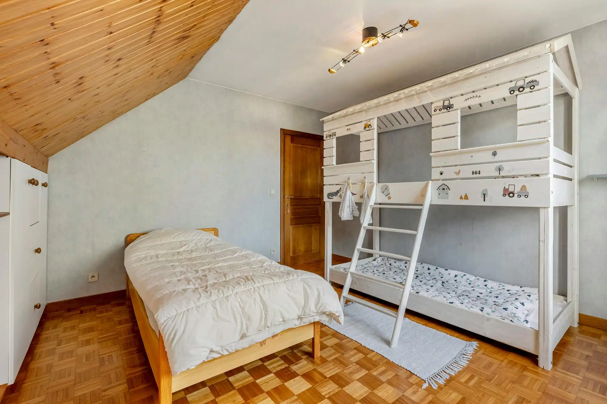 Ruime gezinswoning met praktijkruimte, 5 slaapkamers op 36a57ca centrum Diepenbeek foto 22