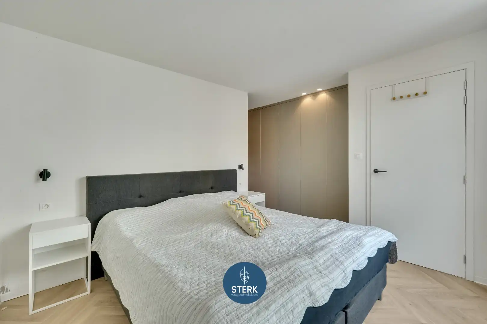PAND MET 2 APPARTEMENTEN EN HANDELSRUIMTE TE BRIEGDEN-LANAKEN !  foto 10
