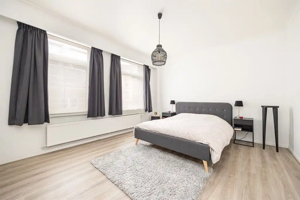 Ruime instapklare woning vlakbij het Rivierenhof foto 13