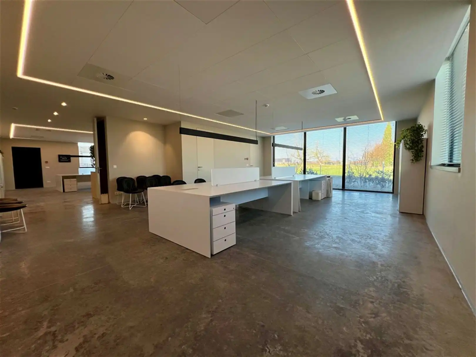 Hoogwaardig afgewerkt kantoorgebouw in Nazareth foto 8