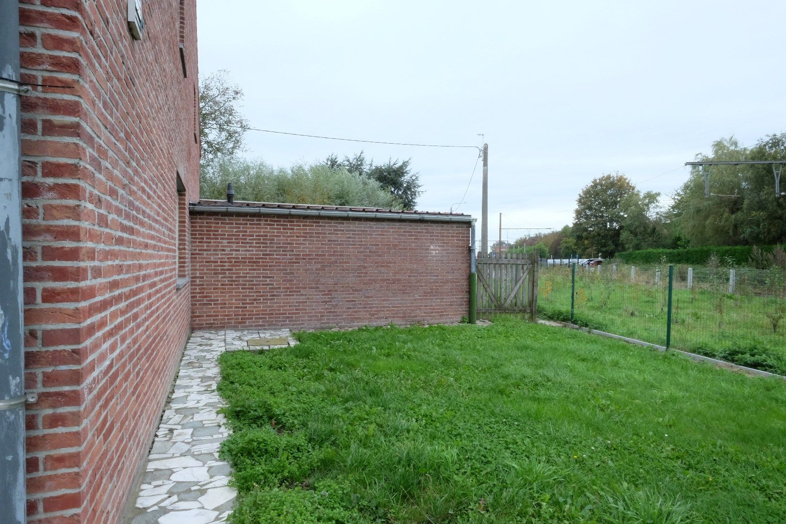 Half open woning met carport  en tuin. foto 7